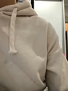 AliceBrayan online show from September 30, 2025, 5:02 am