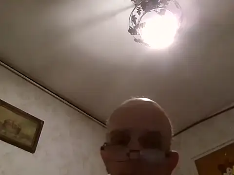 Snapshot of mariusica1@xh chatting on December 4, 2025, 9:14 pm mariusica1xh online show from December 4, 2025, 9:14 pm