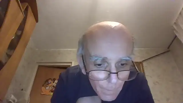 mariusica1xh online show from April 12, 2026, 11:08 pm