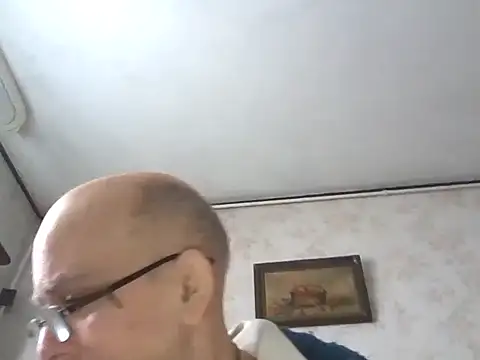 Snapshot of mariusica1@xh chatting on December 4, 2025, 9:08 am mariusica1xh online show from December 4, 2025, 9:08 am