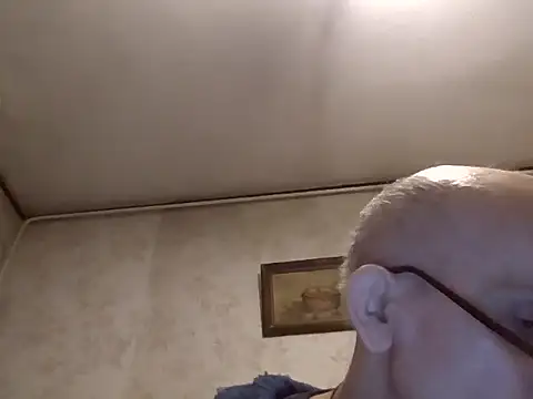 Snapshot of mariusica1@xh chatting on December 17, 2025, 4:12 pm mariusica1xh online show from December 17, 2025, 4:12 pm