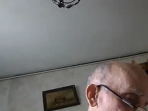 Snapshot of mariusica1@xh chatting on December 15, 2025, 12:22 pm mariusica1xh online show from December 15, 2025, 12:22 pm