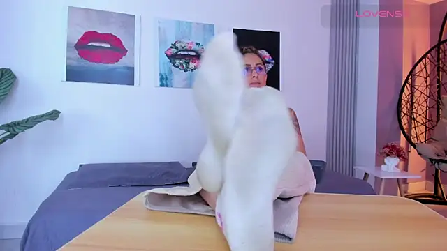 Angela donnato online show from September 17, 2025, 3:19 am