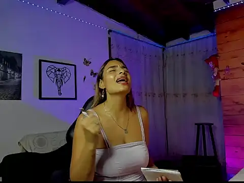 Snapshot of mykaelahoney chatting on February 3, 2026, 6:11 am mykaelahoney online show from February 3, 2026, 6:11 am