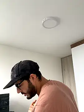 thomas gun online show from December 5, 2025, 3:43 pm