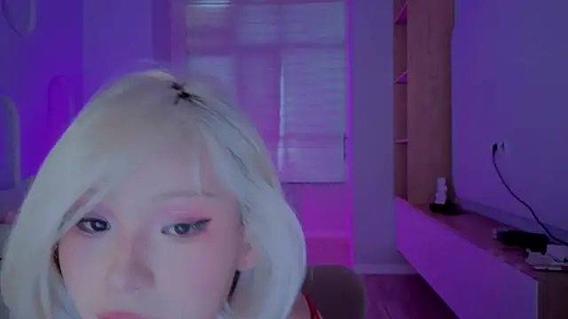 RileyMee online show from September 24, 2025, 12:22 pm