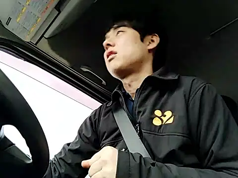 whitebriefboy online show from April 1, 2026, 9:23 pm