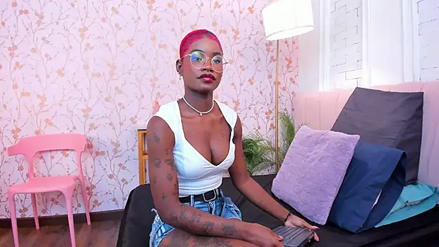 amber-hill online show from April 10, 2026, 7:21 pm