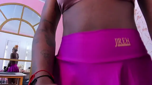 amber-hill online show from October 25, 2025, 7:14 pm