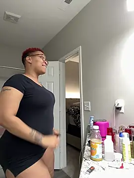 Snapshot of SexyHoneyRedd chatting on December 22, 2024, 12:28 am SexyHoneyRedd online show from December 22, 2024, 12:28 am