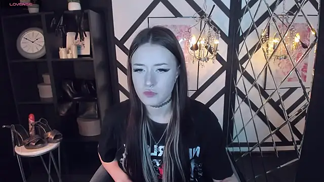 Lily Moonlight online show from February 12, 2025, 1:37 pm