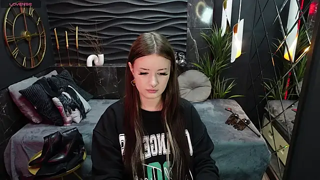 Lily Moonlight online show from March 20, 2025, 7:25 am