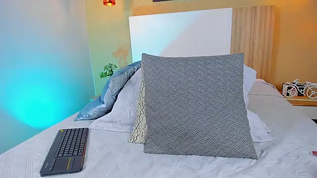 CamilleLynn online show from March 4, 2025, 6:37 am