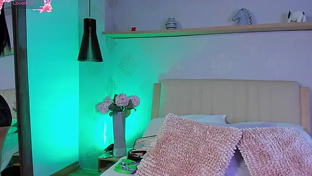 CamilleLynn online show from September 30, 2025, 1:33 am