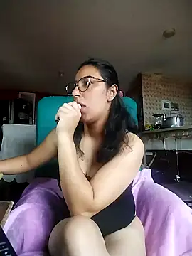 Snapshot of Im_Alma_ chatting on April 29, 2026, 1:37 pm Im Alma online show from April 29, 2026, 1:37 pm