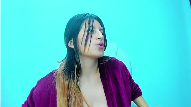 GiaRoussel online show from March 19, 2025, 4:55 pm