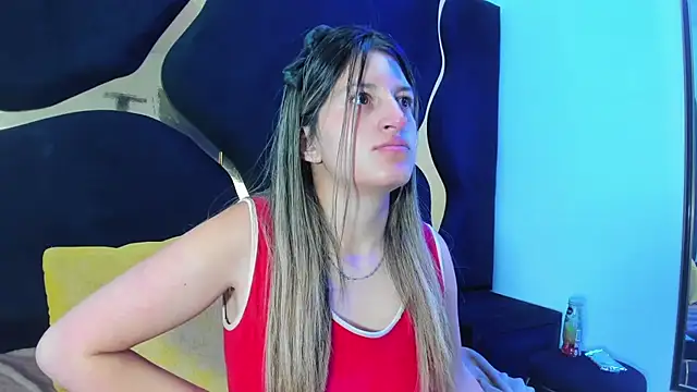 GiaRoussel online show from November 14, 2025, 3:48 pm