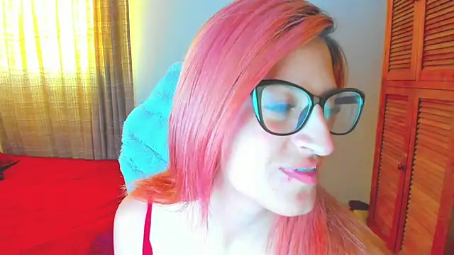 Snapshot of GiaRoussel chatting on June 17, 2026, 2:27 pm GiaRoussel online show from June 17, 2026, 2:27 pm