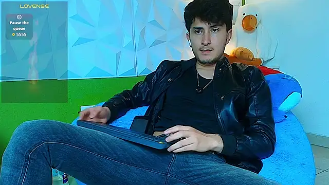 santyago taylor online show from September 16, 2025, 7:15 pm