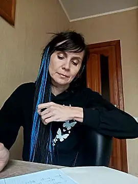 Francenia lolis online show from September 27, 2025, 8:53 am