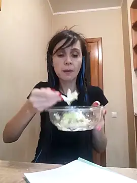 Francenia lolis online show from November 11, 2025, 6:30 am