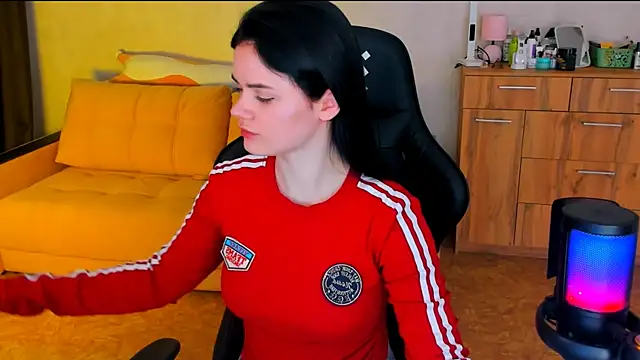 Lora Cain online show from March 2, 2025, 5:23 am