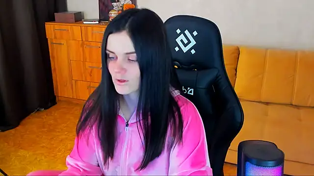 Lora Cain online show from January 13, 2025, 5:44 pm