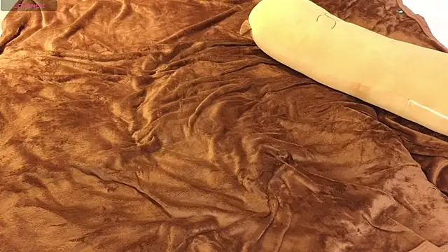 clementinena online show from November 20, 2025, 4:57 am