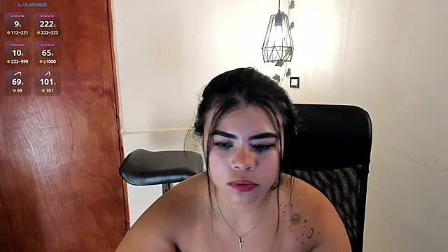 Snapshot of aitana-purple chatting on October 19, 2025, 6:21 pm aitana-purple online show from October 19, 2025, 6:21 pm