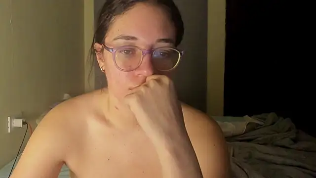 Snapshot of atenas_05_ chatting on June 17, 2026, 9:30 am atenas 05 online show from June 17, 2026, 9:30 am