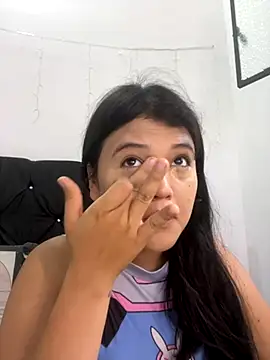 alisson carolina73 online show from November 19, 2025, 10:10 pm