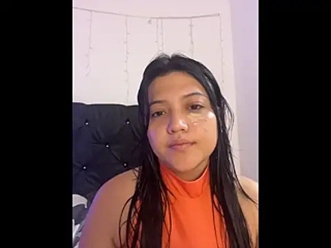 alisson carolina73 online show from November 18, 2025, 9:51 pm