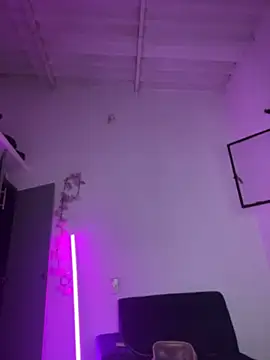 alisson carolina73 online show from April 23, 2026, 1:01 am