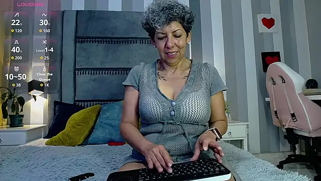 Julianewell online show from January 16, 2026, 12:09 pm