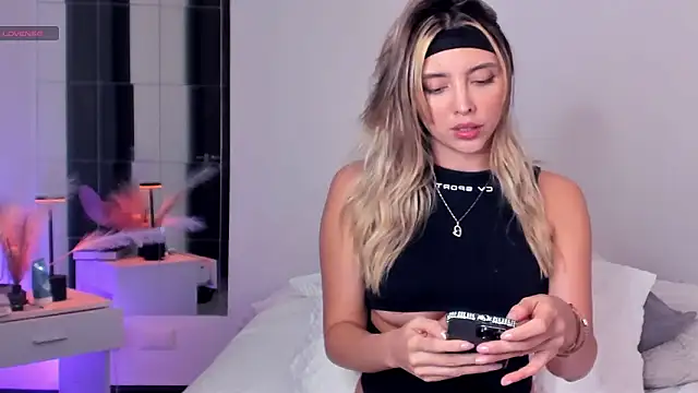 sammanthalove online show from March 15, 2026, 3:24 am