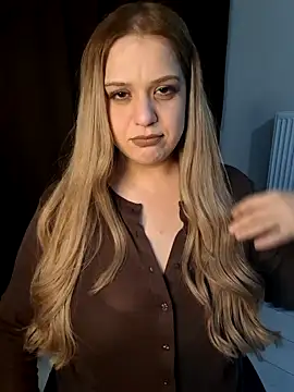 cansuozell online show from October 10, 2025, 5:47 pm