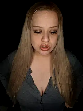 cansuozell online show from October 19, 2025, 5:26 pm