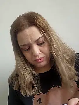 cansuozell online show from November 6, 2025, 9:24 am