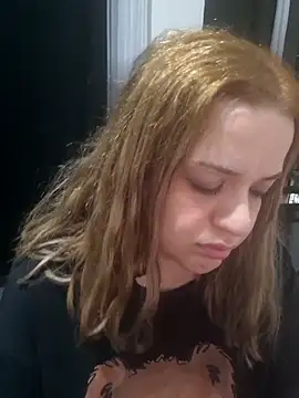 cansuozell online show from November 28, 2025, 6:19 pm