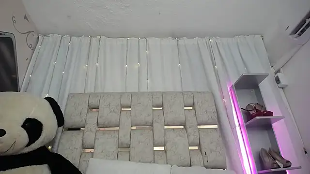 KOURTNEY-- online show from September 12, 2025, 2:23 am