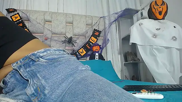 KOURTNEY-- online show from November 2, 2025, 2:16 am