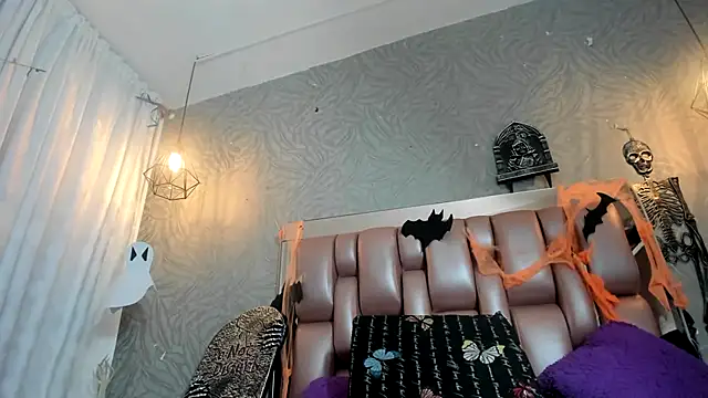 KOURTNEY-- online show from October 14, 2025, 1:39 am