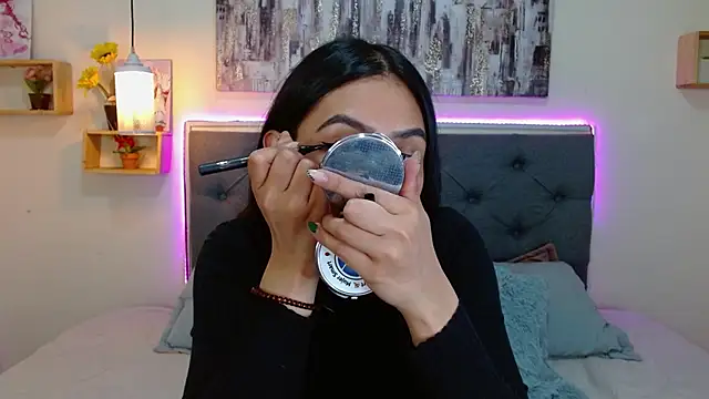 mia aira online show from September 19, 2025, 2:43 pm