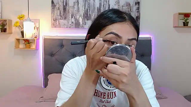 mia aira online show from September 15, 2025, 3:34 pm