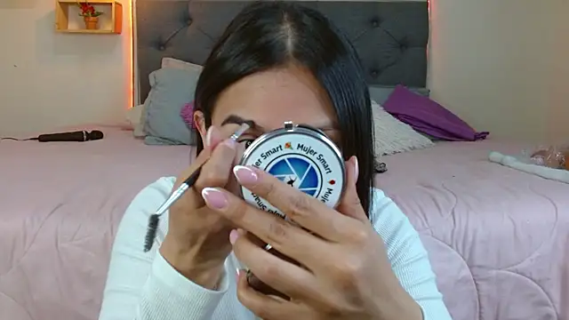 mia aira online show from November 23, 2025, 3:44 pm