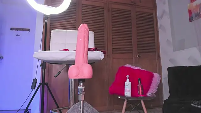 zoe backer online show from October 18, 2025, 10:50 am