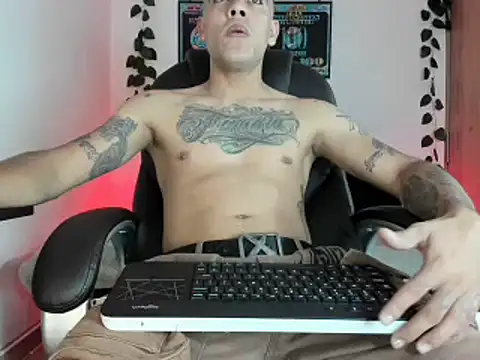 Snapshot of mikee_scooth chatting on March 22, 2025, 4:56 am mikee scooth online show from March 22, 2025, 4:56 am