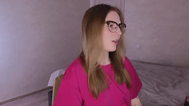 Snapshot of HalieCross chatting on October 20, 2025, 3:41 am HalieCross online show from October 20, 2025, 3:41 am