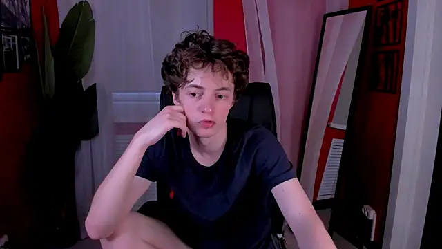 LukeSweet online show from April 14, 2026, 3:28 pm