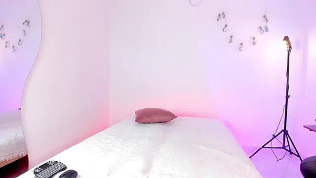 Snapshot of Sweetluna__ chatting on October 5, 2025, 5:14 pm Sweetluna online show from October 5, 2025, 5:14 pm